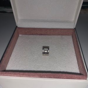 Pandora charm “Y”
